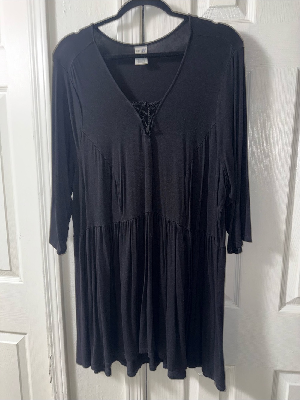 Women’s black V-Neck Dress